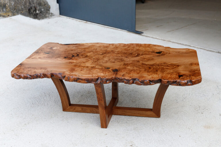 table basse en orme ébéniste saumur